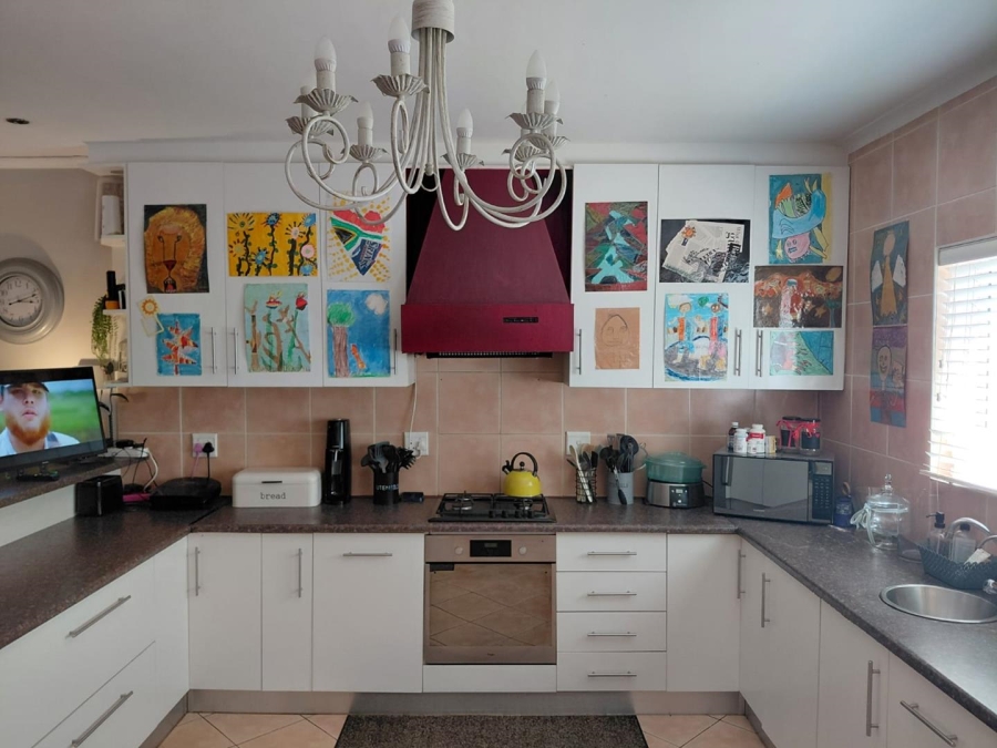 To Let 4 Bedroom Property for Rent in Durbanville Western Cape